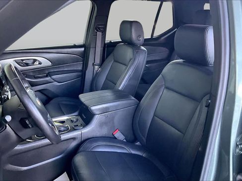 Used 2022 Chevrolet Traverse LT FWD image 8