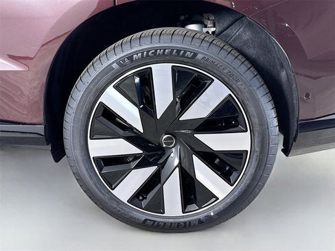 New 2025 Volvo EX90 Plus image 32