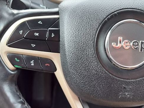 Used 2018 Jeep Cherokee Limited AWD/4WD image 9