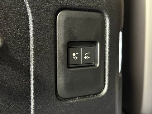 New 2025 Land Rover Defender 110 X-Dynamic SE image 20