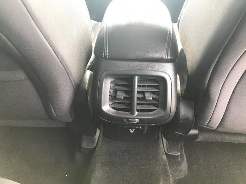 Used 2015 Jeep Cherokee Latitude FWD image 39