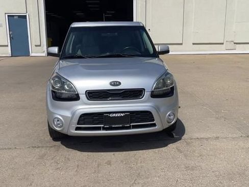 Used 2012 Kia Soul ! FWD image 3