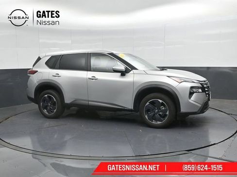 Used 2025 Nissan Rogue SV AWD/4WD image 1