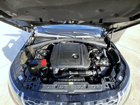 Used 2018 Land Rover Range Rover Velar S image 25