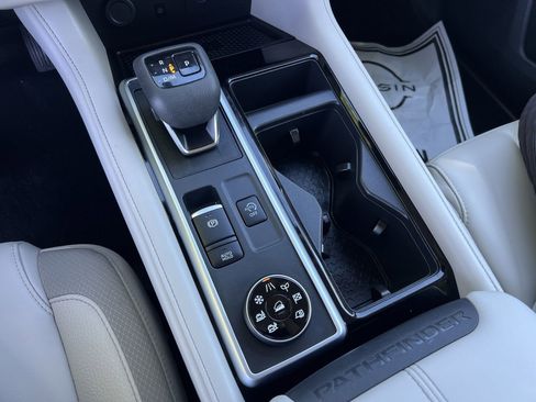 Certified 2025 Nissan Pathfinder SL AWD/4WD image 16