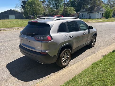 Used 2019 Jeep Cherokee Latitude Plus w/ Cold Weather Group image 6