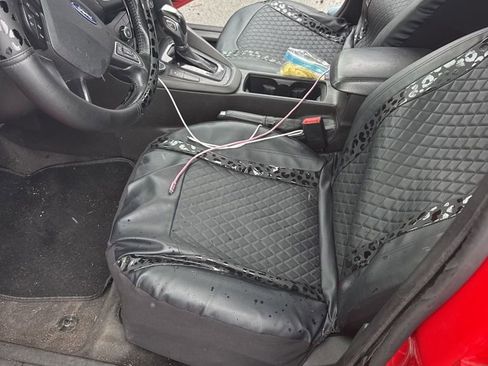 Used 2016 Ford Focus SE w/ Equipment Group 201A image 9