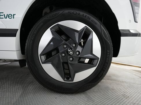 Used 2024 Hyundai Kona Limited image 18