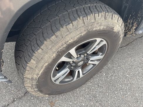 Used 2016 Toyota Tacoma TRD Sport w/ Towing Package image 13