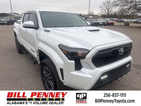Used 2025 Toyota Tacoma TRD Sport w/ TRD Sport Upgrade Package image 7