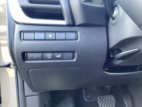 Used 2025 Nissan Rogue SV image 15