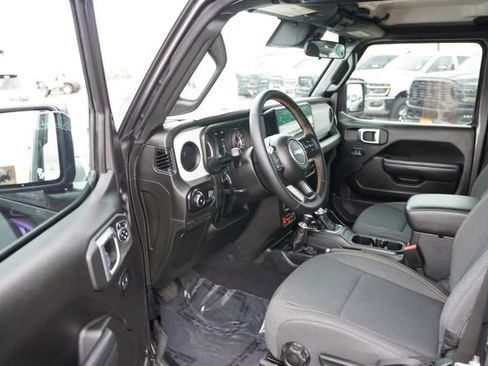 Used 2025 Jeep Wrangler Sport AWD/4WD image 16