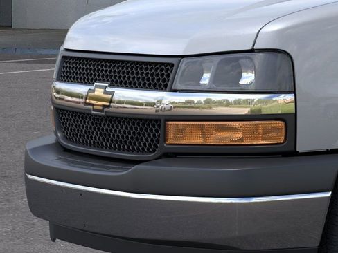New 2026 Chevrolet Express 2500 LT image 13