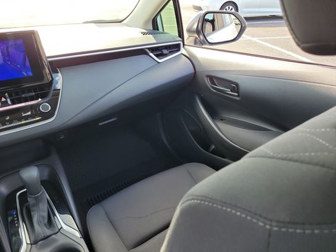 Used 2025 Toyota Corolla LE FWD image 17