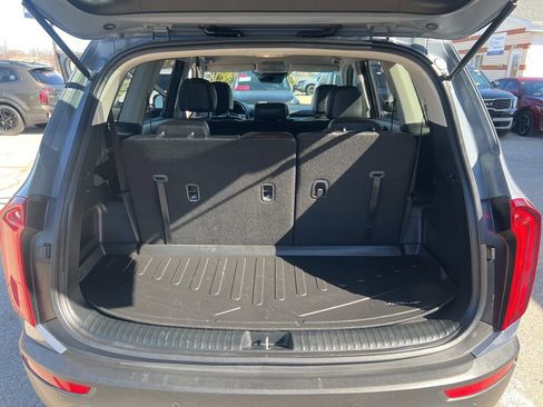 Used 2022 Kia Telluride LX image 11