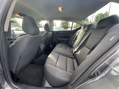 Used 2025 Nissan Altima 2.5 SV image 21