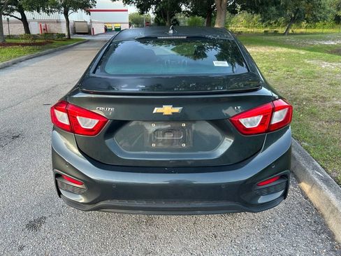 Used 2018 Chevrolet Cruze LT w/ Convenience Package FWD image 5