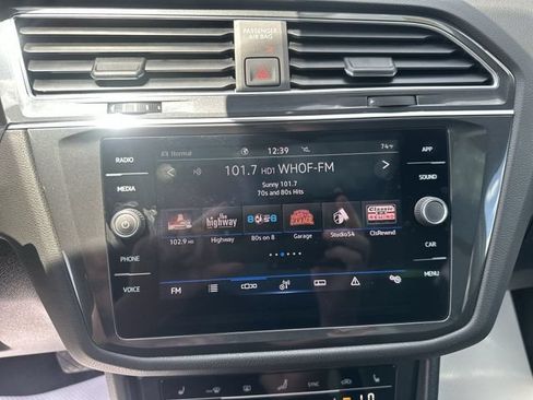 Used 2023 Volkswagen Tiguan SE w/ Panoramic Sunroof Package AWD/4WD image 14