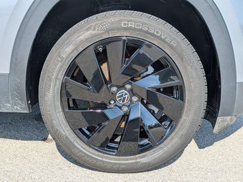 Used 2024 Volkswagen Atlas SE FWD image 11