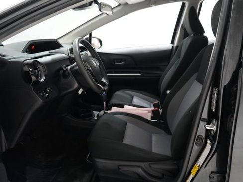 Used 2019 Toyota Prius C L image 16