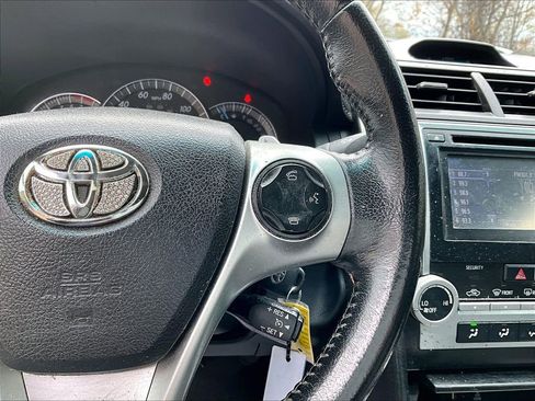 Used 2014 Toyota Camry SE FWD image 17