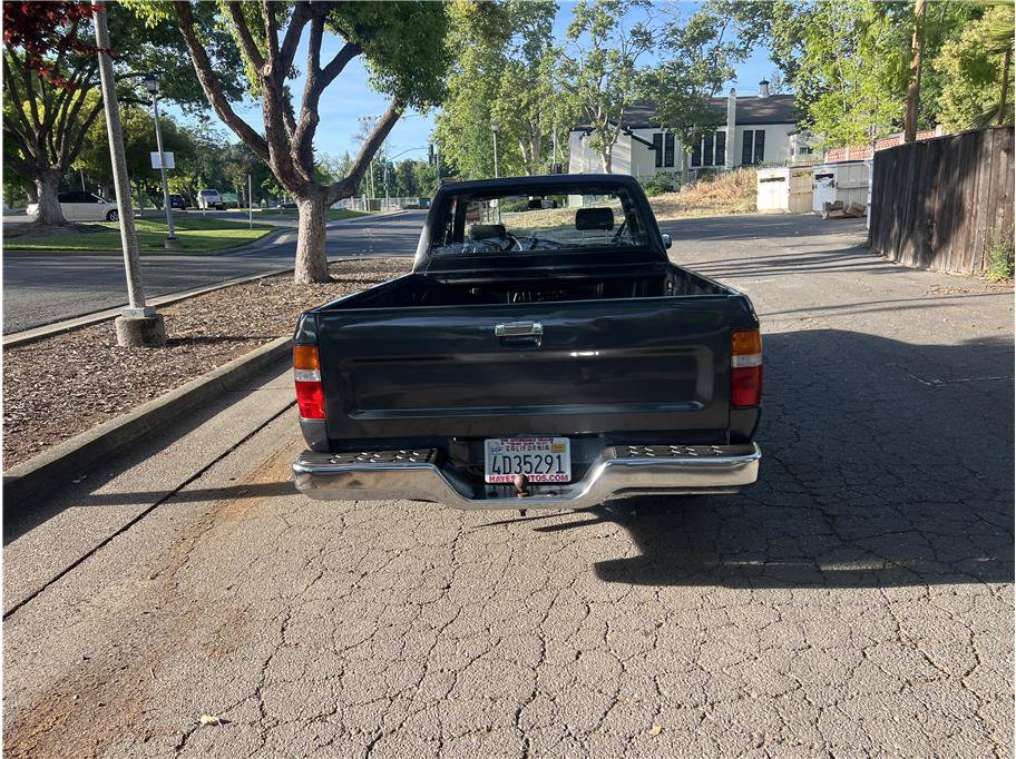 Used 1990 Toyota Pickup Deluxe RWD image 6