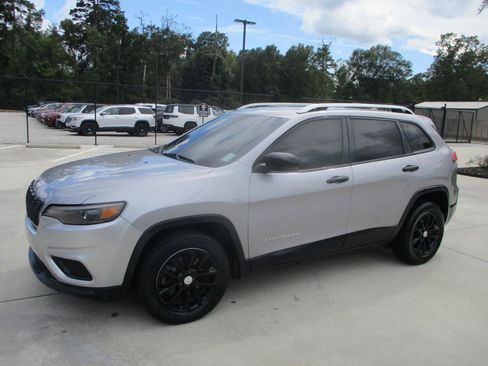 Used 2021 Jeep Cherokee Latitude FWD image 21