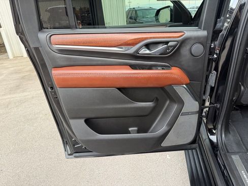 Used 2023 GMC Yukon XL Denali Ultimate image 12