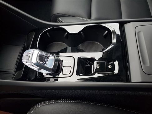 New 2026 Volvo XC40 B5 Plus w/ Protection Package Premier image 24