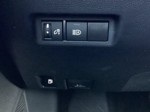Used 2025 Toyota RAV4 XLE AWD/4WD image 24
