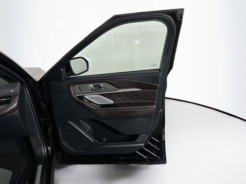 Used 2025 Ford Explorer Platinum w/ LUX Leather Package image 35