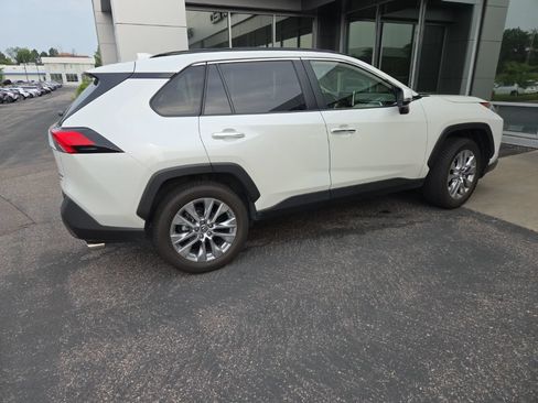 Used 2019 Toyota RAV4 Limited w/ Advanced Technology Package AWD/4WD image 19