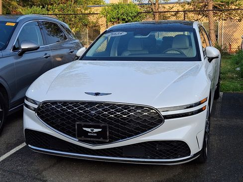 Certified 2025 Genesis G90 3.5T AWD/4WD image 4