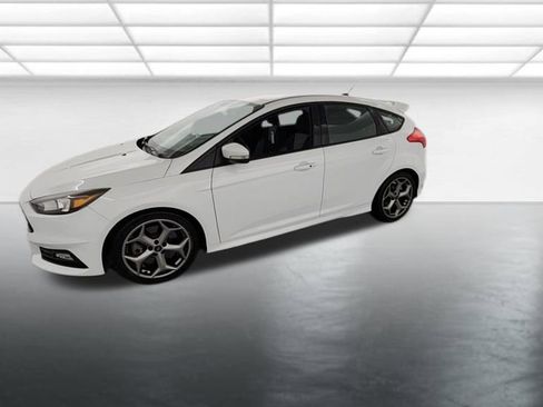 Used 2018 Ford Focus ST FWD image 3