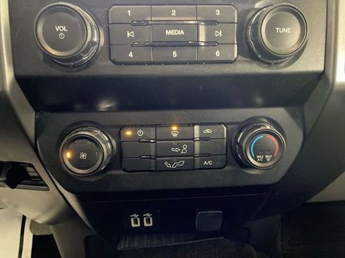 Used 2020 Ford F150 XLT image 39