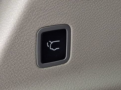 Used 2021 Chrysler Pacifica Touring AWD/4WD image 38