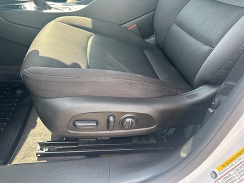 Used 2024 Chevrolet Malibu LT FWD image 9