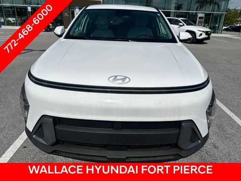 Used 2025 Hyundai Kona SEL FWD image 2