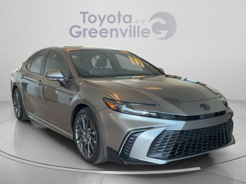 Used 2025 Toyota Camry SE w/ Convenience Package FWD image 8