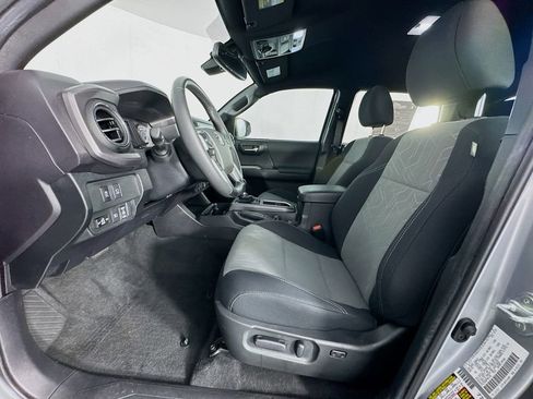 Used 2023 Toyota Tacoma TRD Off-Road w/ Advanced Technology Package AWD/4WD image 15