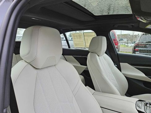 Used 2024 BMW 530i xDrive w/ Convenience Package image 26