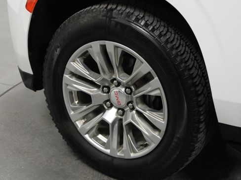 Used 2021 GMC Yukon XL Denali image 10