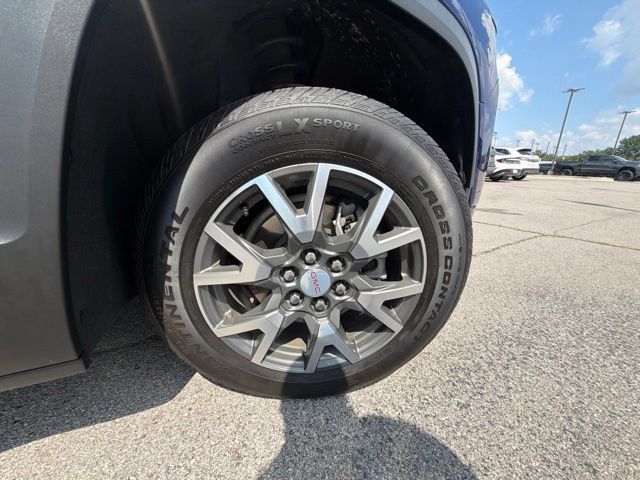 Used 2023 GMC Acadia SLE w/ Driver Convenience Package FWD image 21