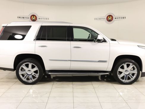 Used 2020 Cadillac Escalade Luxury AWD/4WD image 2