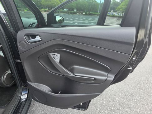Used 2015 Ford Escape SE w/ Equipment Group 201A AWD/4WD image 13