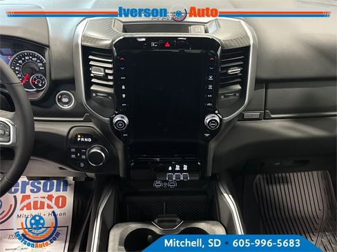 New 2026 RAM 1500 4x4 Crew Cab image 29