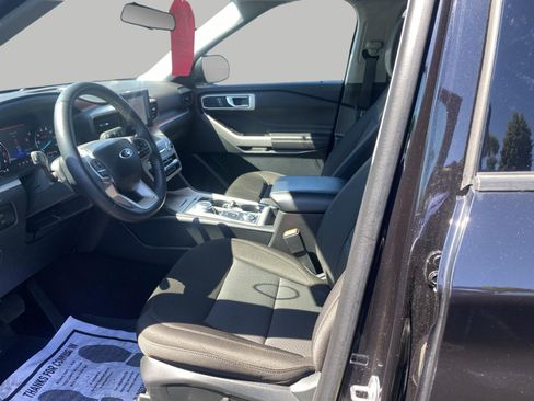 Used 2024 Ford Explorer XLT AWD/4WD image 8