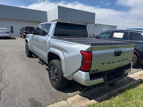 Used 2025 Toyota Tacoma SR5 image 7