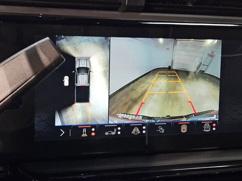 Used 2025 GMC Sierra 2500 AT4X image 32