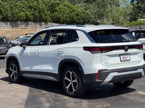 Used 2025 Volkswagen Tiguan SE AWD/4WD image 19